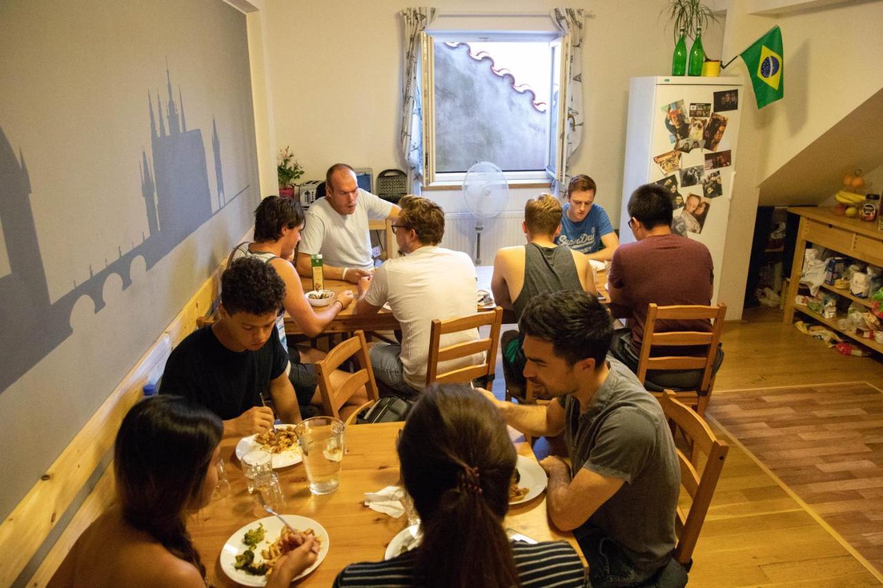 Onefam Miru Hostel Praag Buitenkant foto