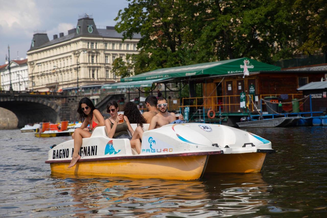 Onefam Miru Hostel Praag Buitenkant foto