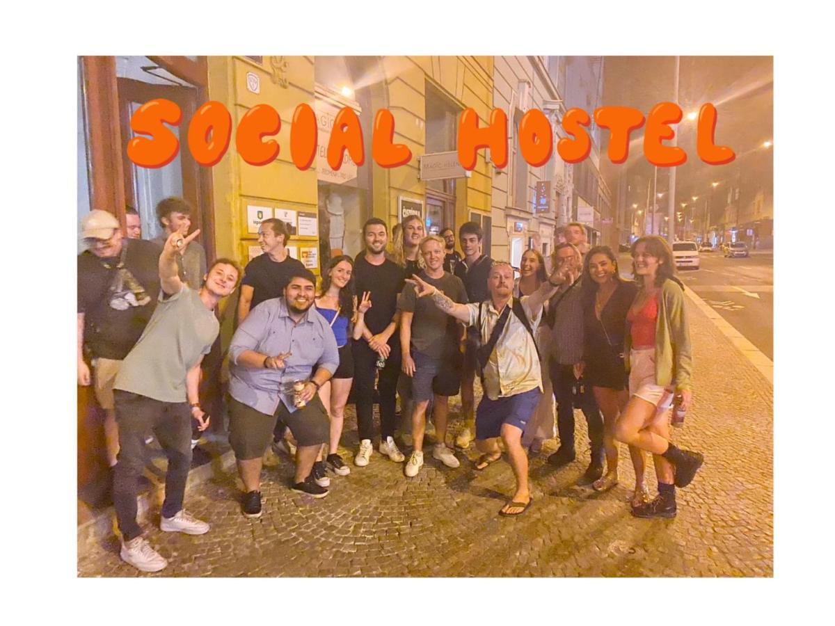 Onefam Miru Hostel Praag Buitenkant foto