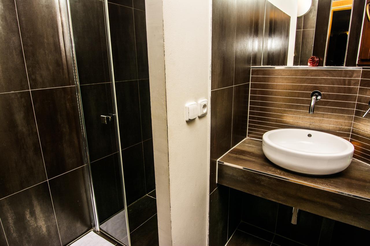 Onefam Miru Hostel Praag Buitenkant foto