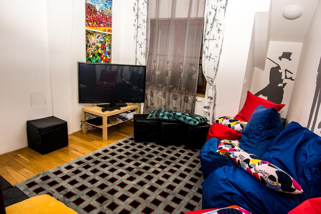 Onefam Miru Hostel Praag Buitenkant foto