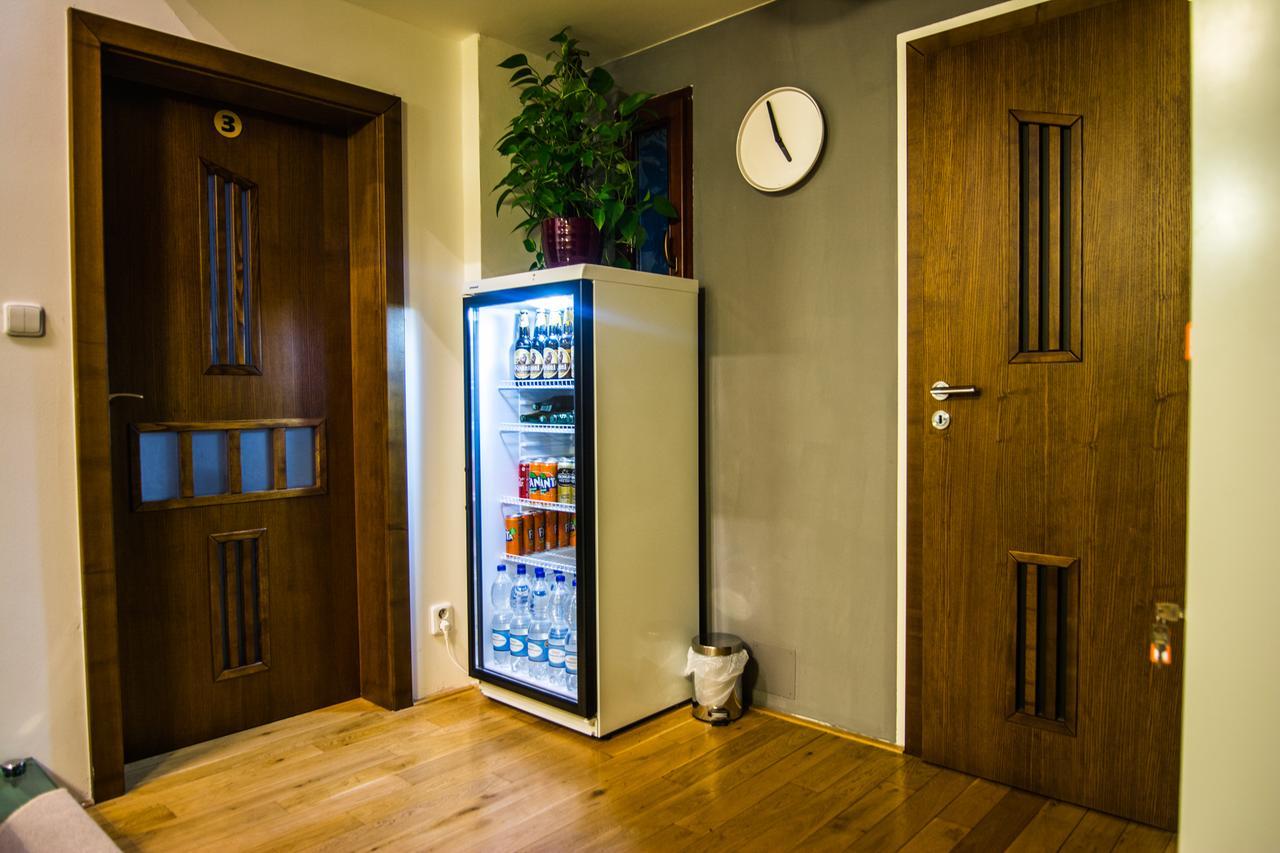 Onefam Miru Hostel Praag Buitenkant foto