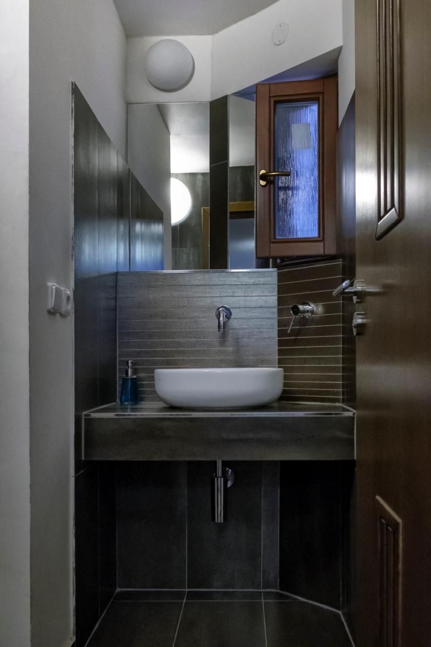 Onefam Miru Hostel Praag Buitenkant foto