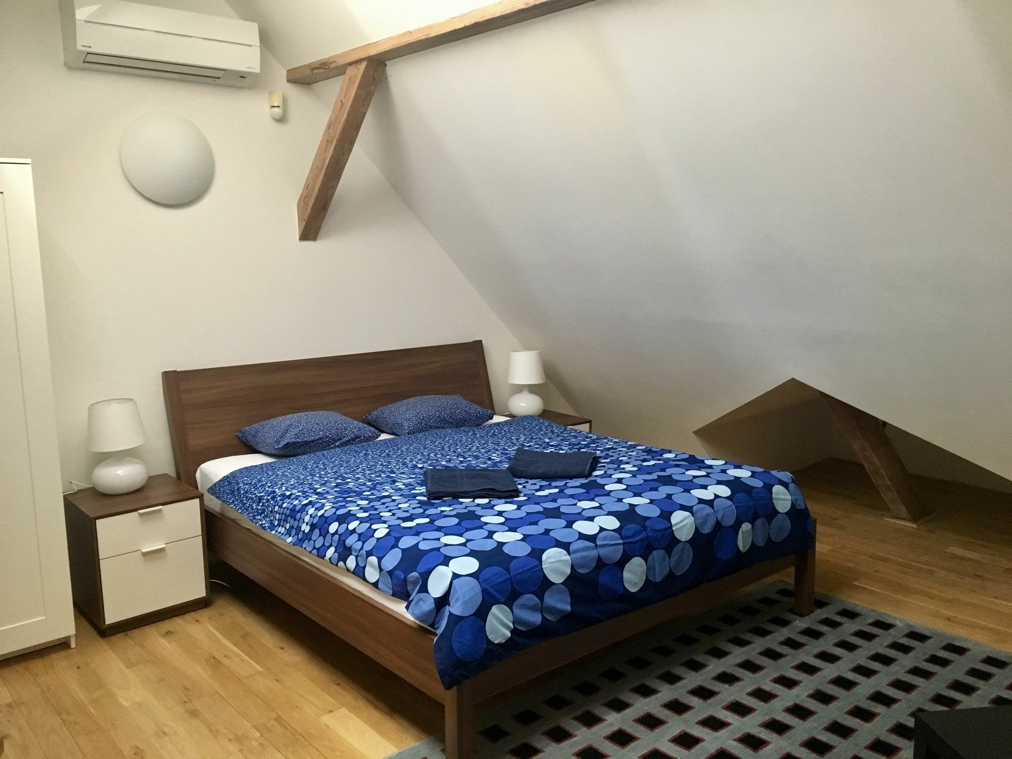 Onefam Miru Hostel Praag Buitenkant foto