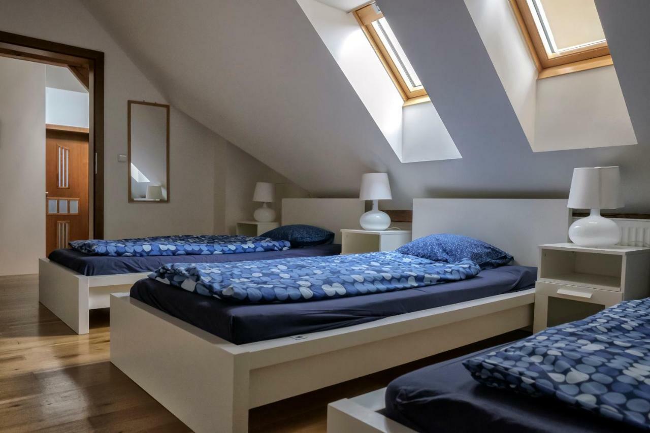 Onefam Miru Hostel Praag Buitenkant foto