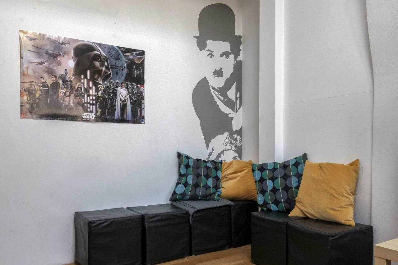 Onefam Miru Hostel Praag Buitenkant foto